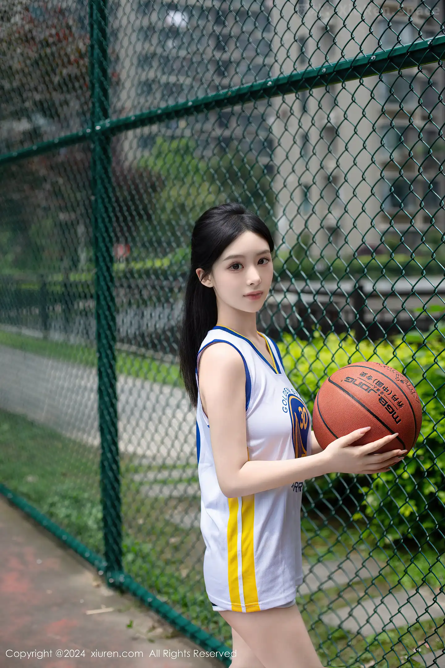 图片[4]-[Xiuren秀人网] 2024.09.30 VOL.9240 模特合集女神小逗逗＆陆萱萱性感白色内衣秀完美身材诱惑写真80P-秀人网官方网站